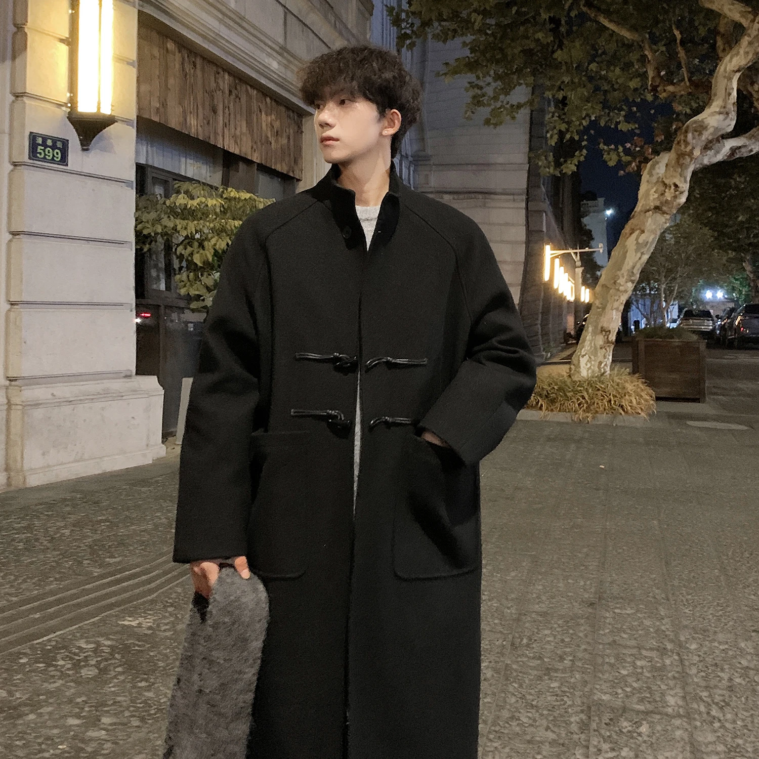 

Autumn Winter Men Horn Button Woolen Coat Mid Length Stand Collar Trench Coat Solid Color Big Pocket Overcoat Streetwear