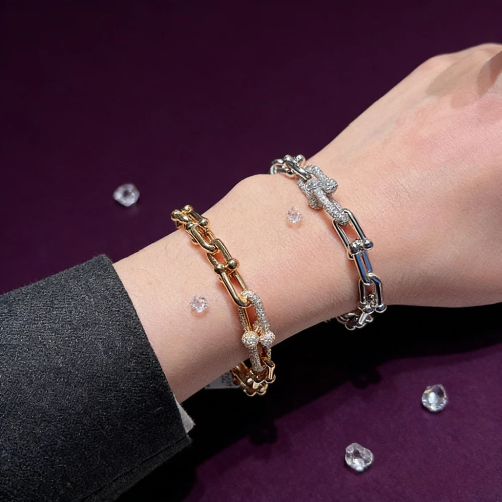 

Модный браслет 2026 года с двойным U-образным узлом, инкрустированный бриллиантами, с застежкой-подковой, украшение в стиле бамбукового сустава, подарок для нее или лучшей подруги