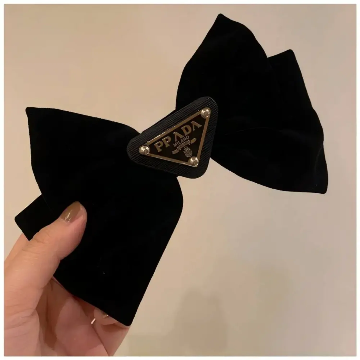 

Модная новинка 2026: Женская заколка для волос из черного бархата с бантом, французский небрежный стиль, аксессуары для прически, украшение для головы, аксессуары для волос