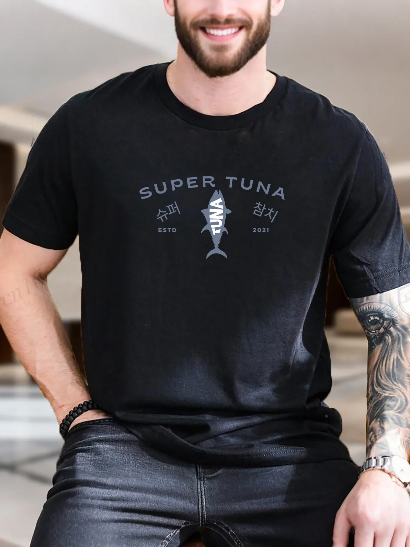 

Men's Graphic Print T-Shirt - Stylish White & Blue Logo on Gray, 100% Cotton Breathable Casual Tee, Comfortable & Versatile Everyday Wear