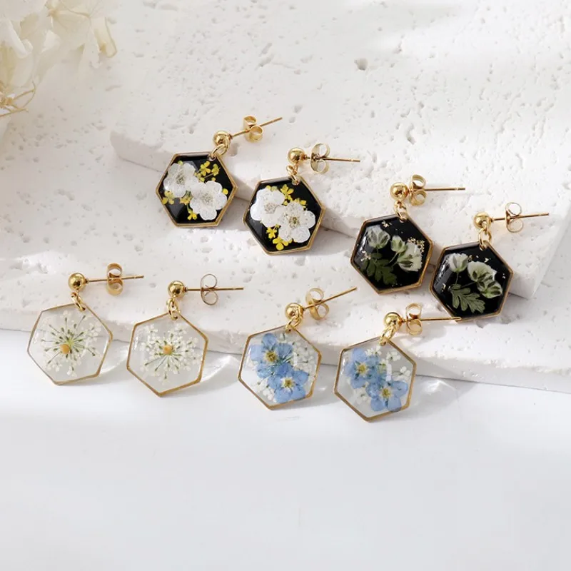 

Cute Pressed Natural Flower Earrings Handmaking Epoxy Resin Blue Immortal Flower Earrings Natural Plant Earring Floral Jewelry
