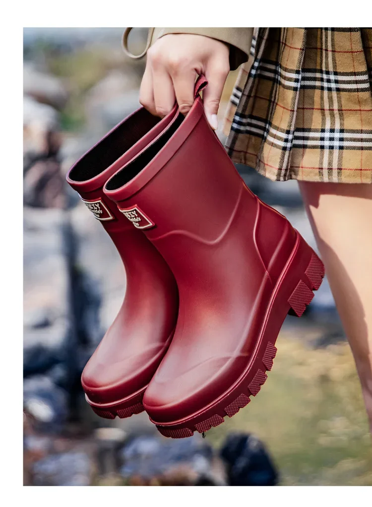 2026 Modische koreanische Damen-Regenstiefel (Wadenhöhe) mit dicker Sohle, verschleißfest, rutschfest, wasserdicht, für die Autowäsche geeignet – Detail 16
