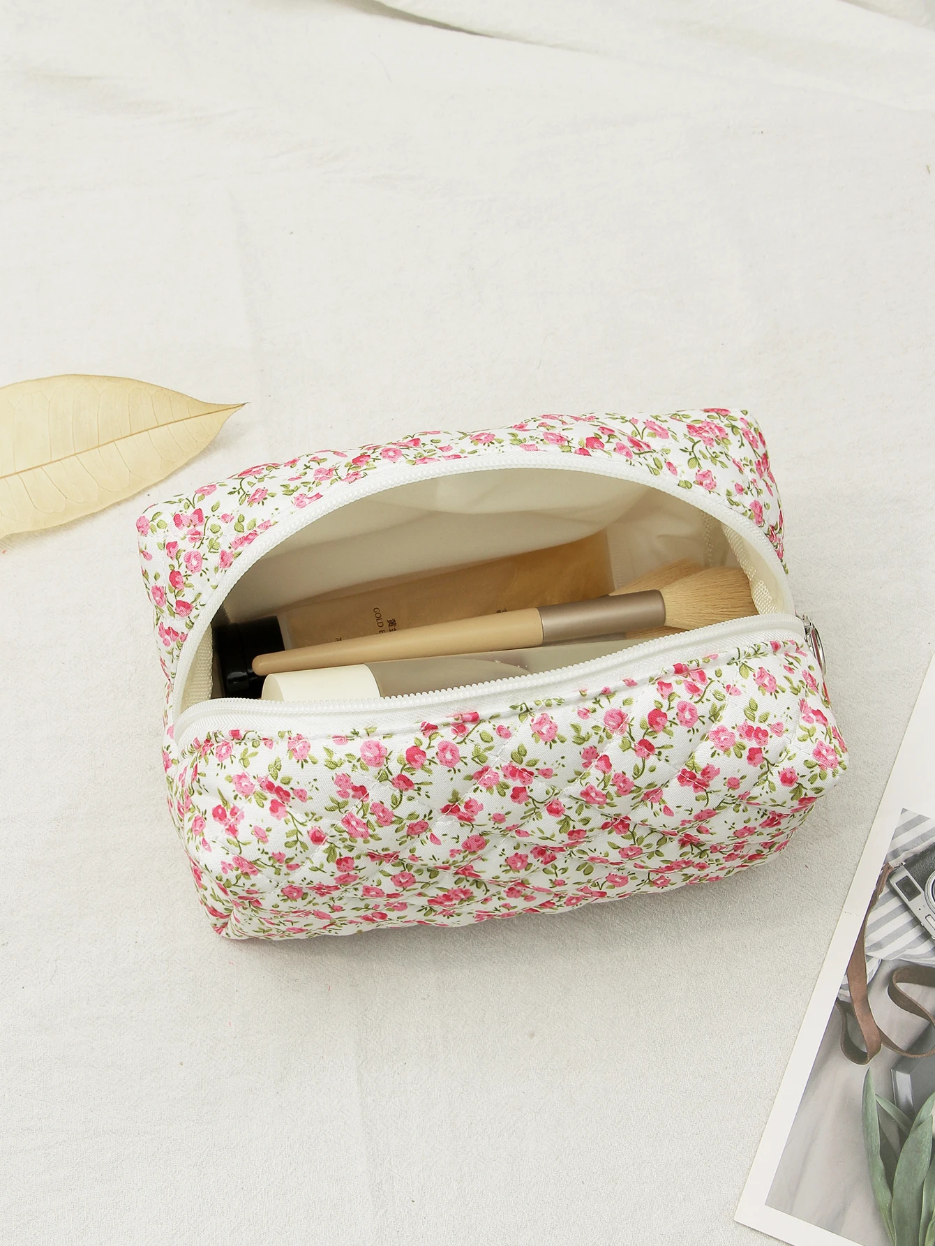 Floral Puffy Quilted Makeup Bag Flower Printed Cosmetic Pouch Large Travel Cosmetic Bag Makeup Accessory Storage Organizer