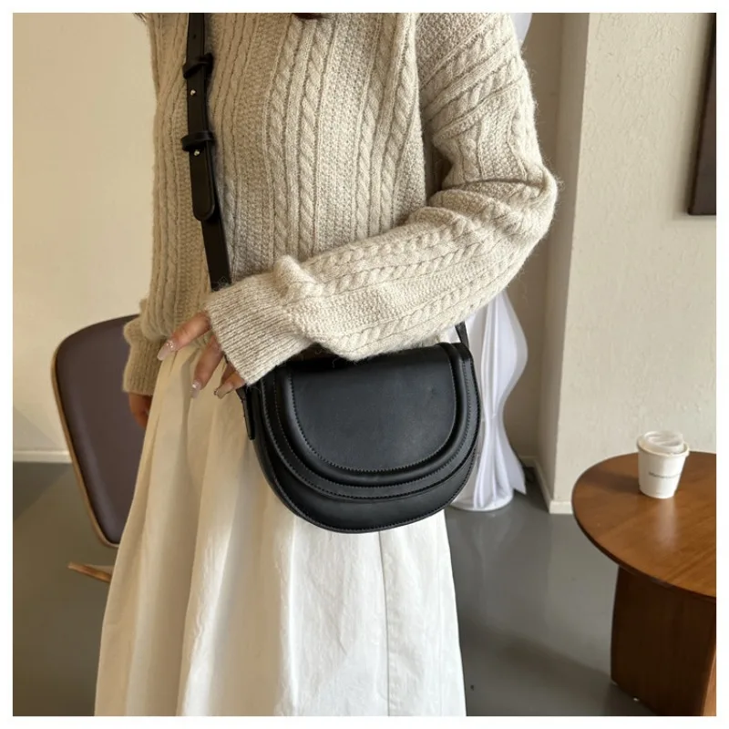 High End Handbag Women\'s Crossbody Bag Winter New Saddle Luxury Brand Shoulder Bag Belt Wholesale Niche Design Crossbody Bag