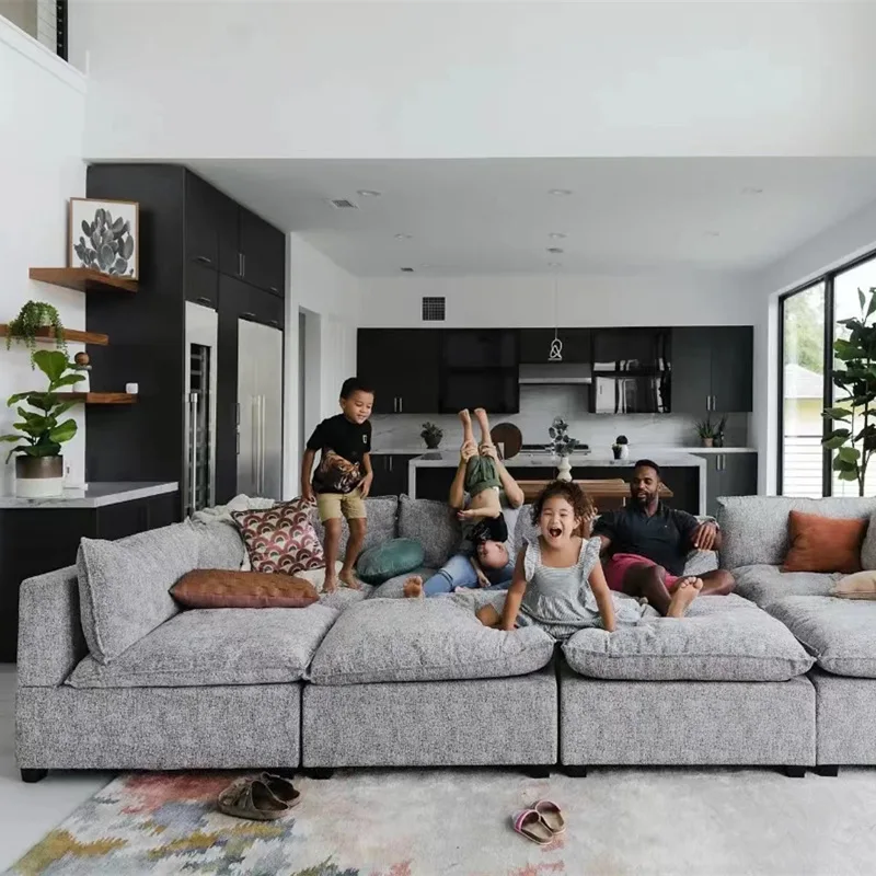 Sofá italiano de tecido com assento largo e profundo