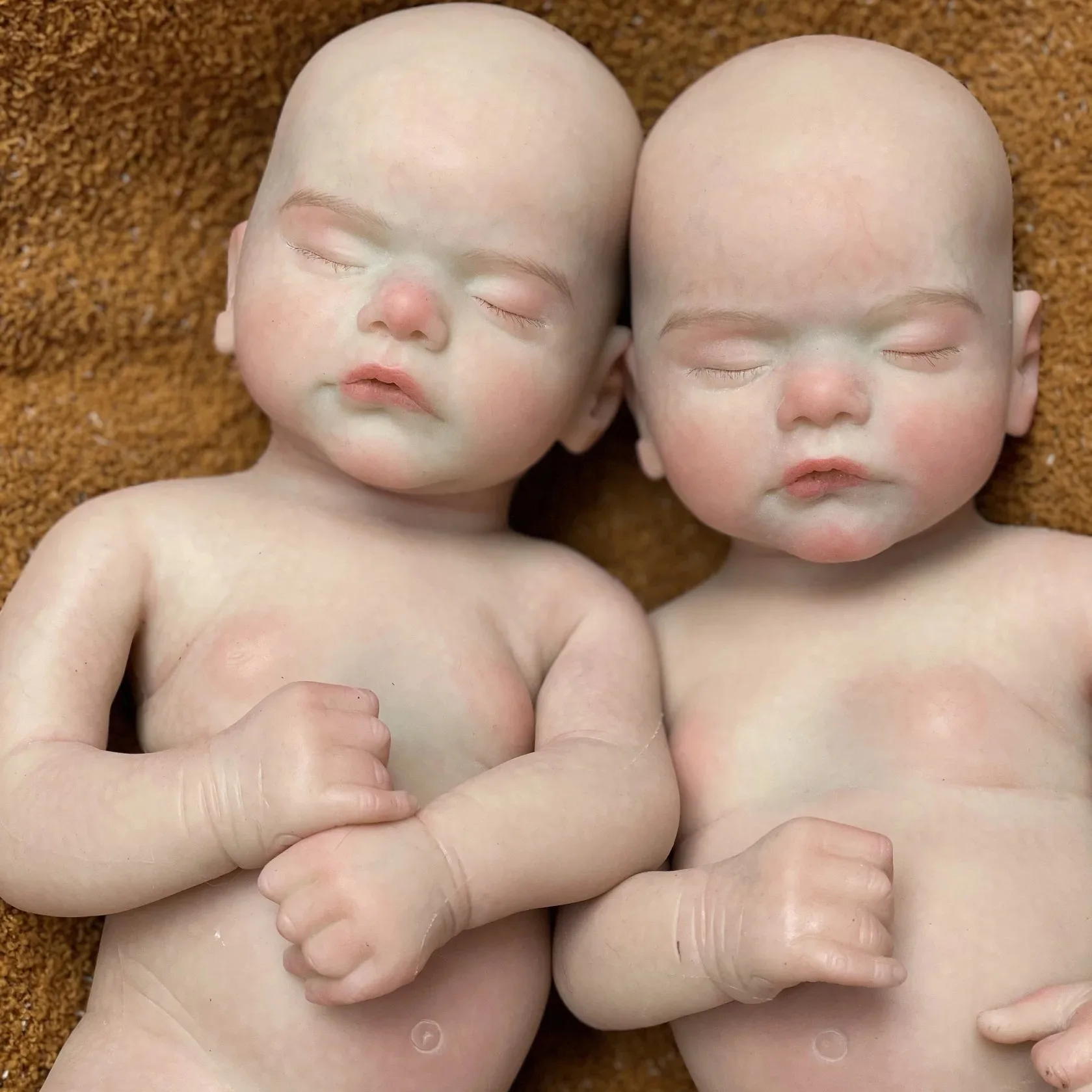 Nieuwe 18-inch siliconen herboren baby wordt geleverd in witte embryo en handgeschilderde 3D-huidstijlen, met jongens en meisjes om uit te kiezen.