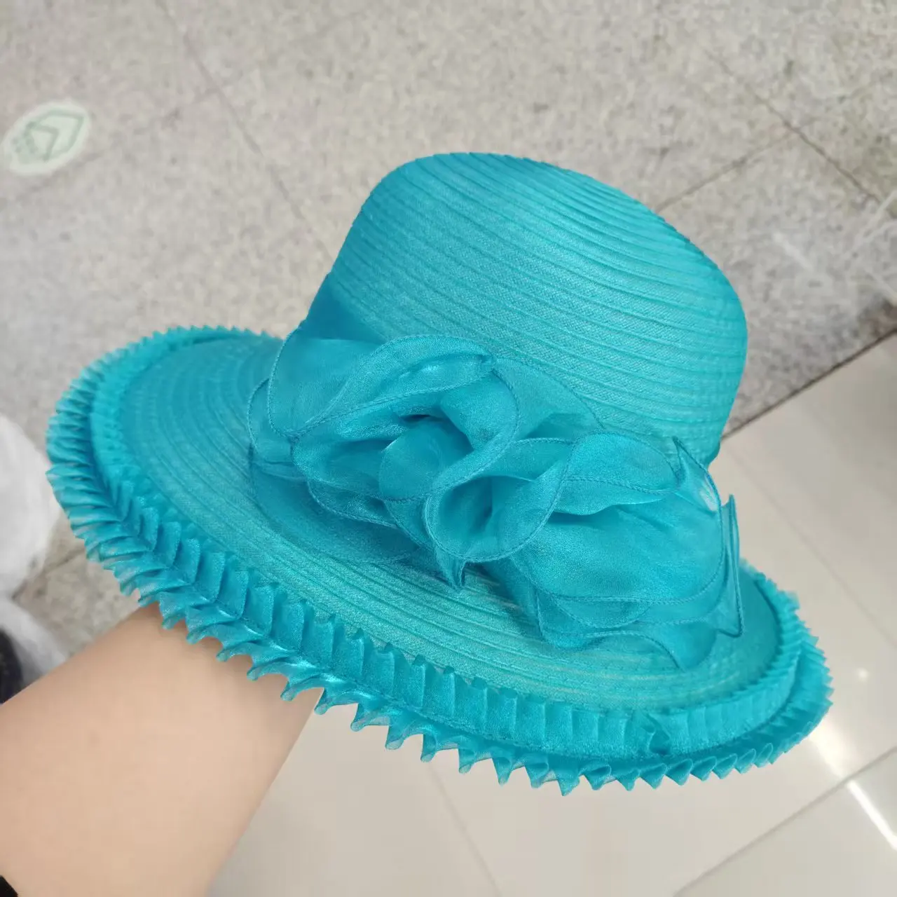 Elegante Organza-Kirchenhüte für Damen mit breiter Krempe, floraler Kentucky Derby Sonnenhut, Sommerhut für Hochzeiten, Partys, Tee, Strand, Fez Chapeau Bucket