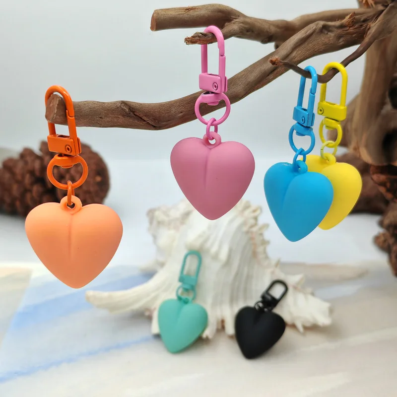 Fashion Women's Jewelry Keychains Multi-color Acrylic Love Heart Trinkets Pendant Backpack Car Keychain Hanging Accessories