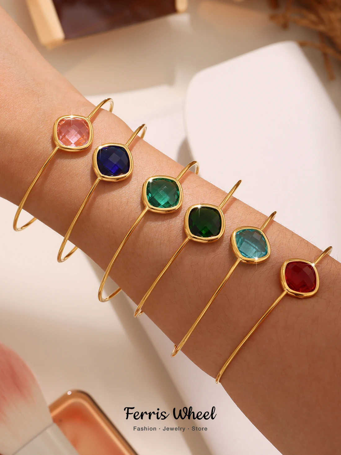 عجلة فيريس سوار بسيط من الفولاذ المقاوم للصدأ للنساء مجوهرات فاخرة مربعة من الزجاج التشيكي المطلي بالذهب والكفة المفتوحة