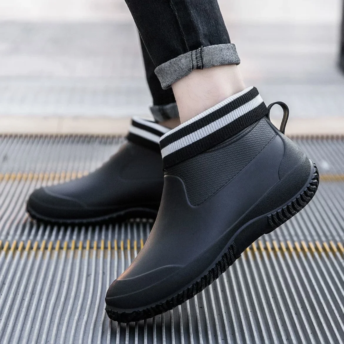 Men And Women\'s Work Boots Couple Outdoor Waterproof Rubber Shoes Overshoes Low Top Rain Boots Summer Winter