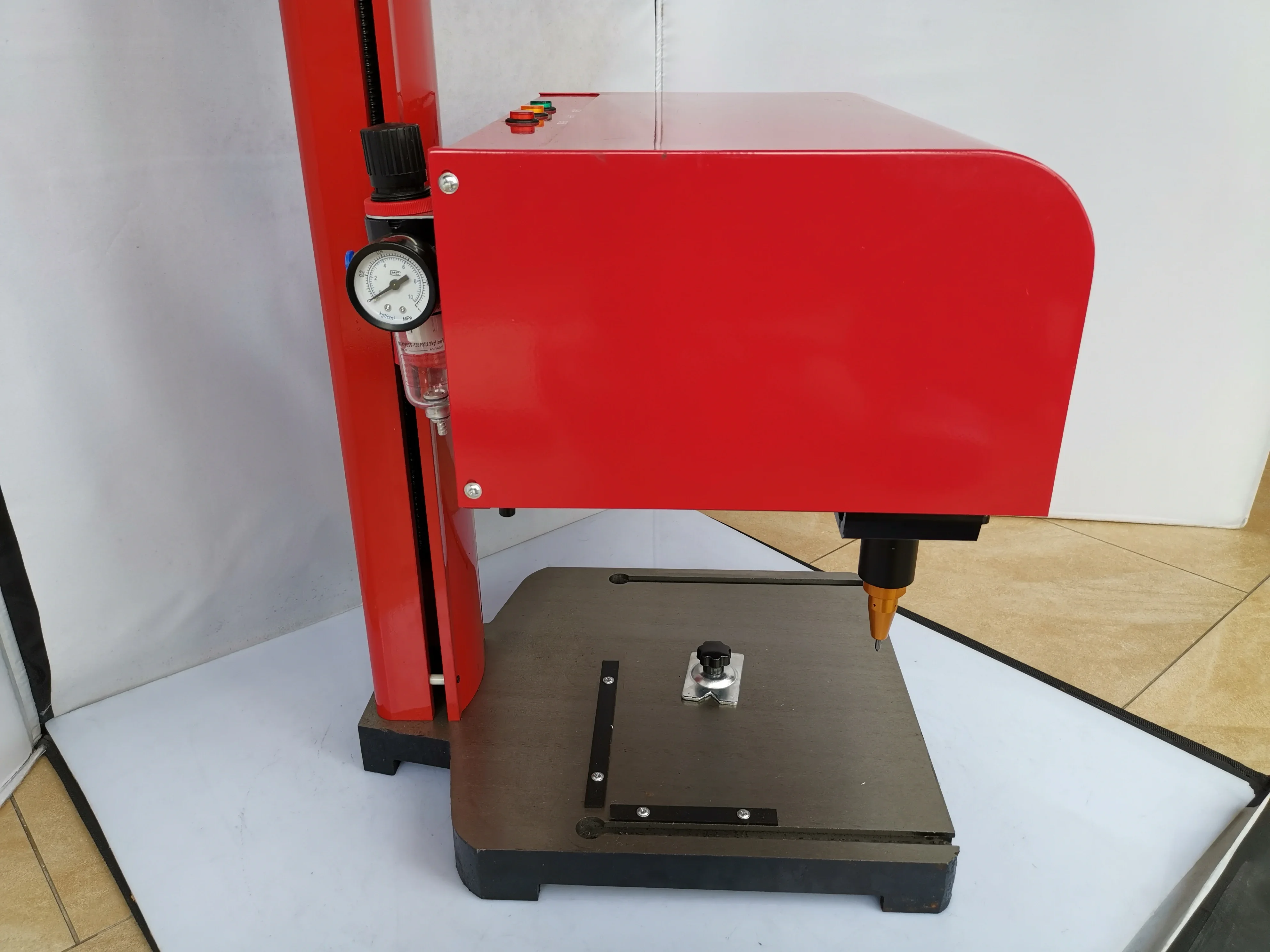 Area marcatura Macchine per marcatura pneumatiche piatte 200x300mm, Macchine per marcatura targhette, Dati di controllo connessione computer USB