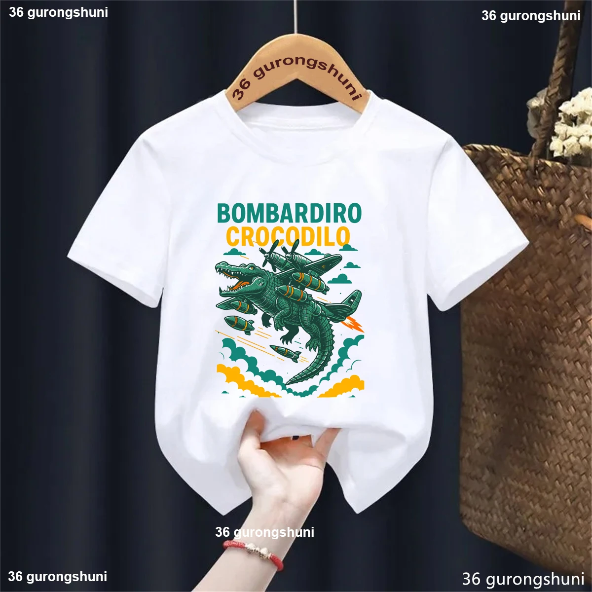 

Футболка Bombardiro Crocodilo с итальянским принтом Brainrot для мальчиков, летняя модная трендовая одежда для мальчиков, милая детская футболка, белые/черные топы