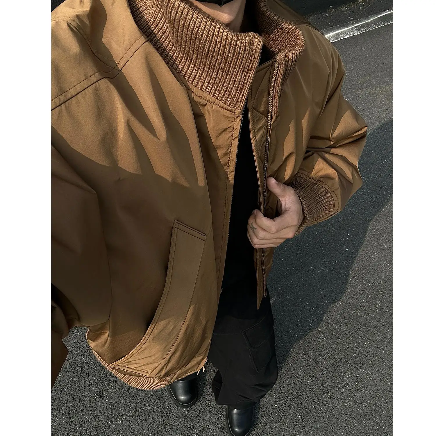 

Американская коричневая куртка-пилот с воротником-стойкой, утепленная, из хлопка, для работы, в стиле бейсбольной куртки, теплая, утолщенная, длинная.