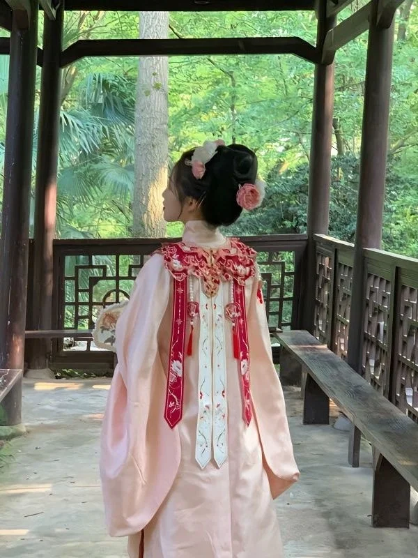 

Ming Dynasty Standing Collar Heavy Industry Phoenix Embroidered Wedding Dress Butterfly Cloud Shoulder Horse Face Skirt