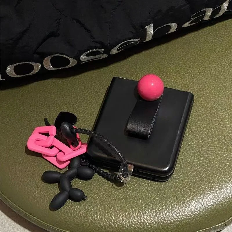 Stylish Rose Red Portable Rope Dog Phone Case for Motorola RAZR 40 50 Ultra 60 Ultra Razr Plus 2025 2024 2023 Protect Cover
