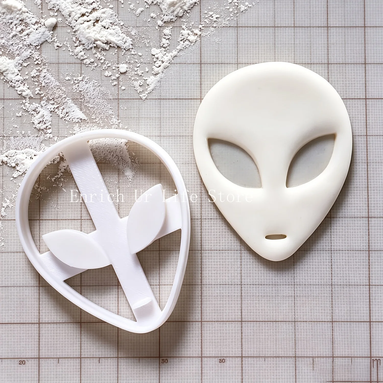 Alien Head Cookie Cutter Alien Decorative Cookie Mold Suitable for Fondant Cutting Birthday Party Holiday Gatherings Baking Tool