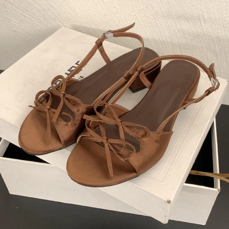 

Модные сандалии с узлом-бабочкой, женские атласные элегантные модельные туфли с открытым носком, новые летние брендовые дизайнерские туфли на низком каблуке, женская обувь