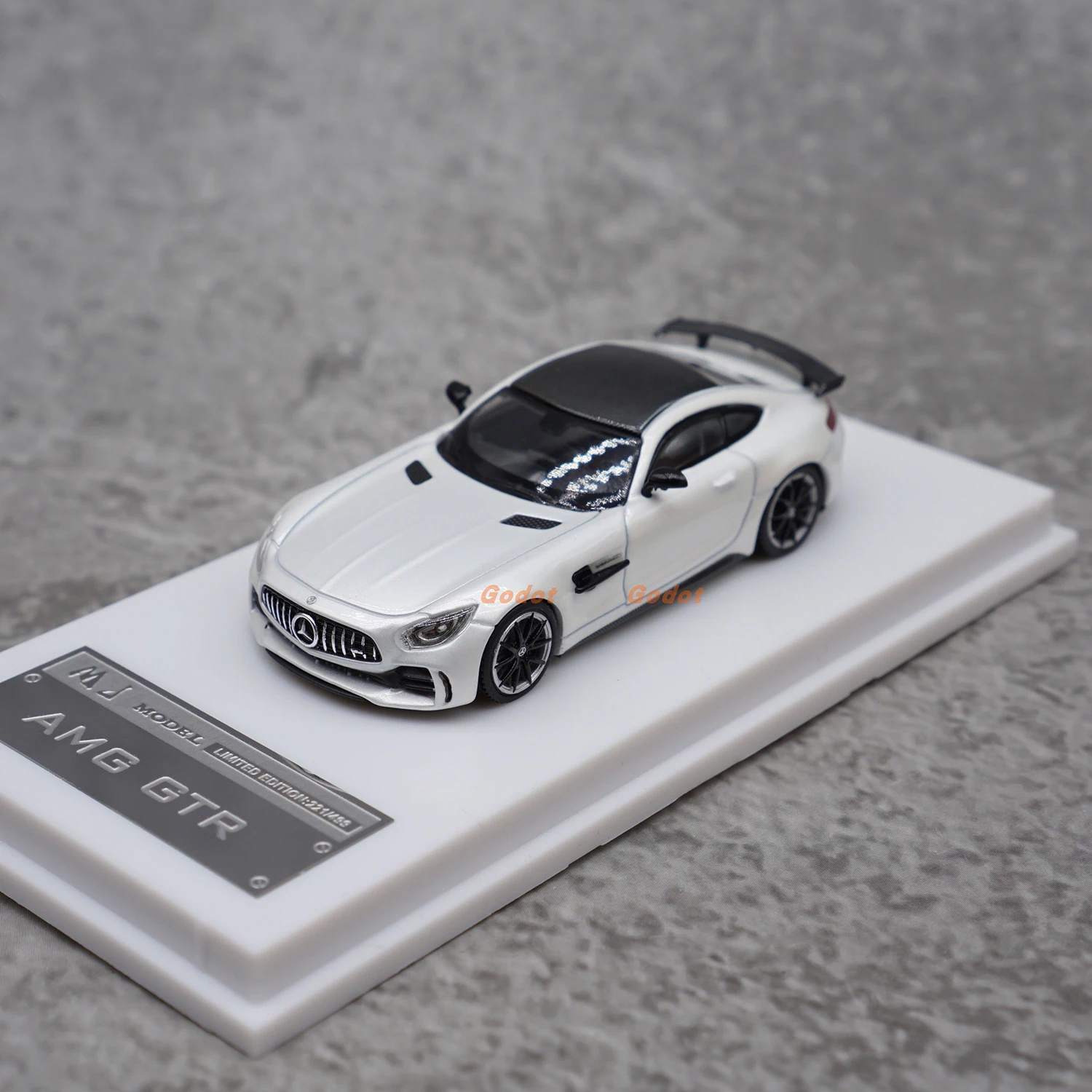 

MJ 1:64 Scale Diecast Alloy Mercedes Benz AMG GTR Supercar Toys Cars Model Classic Adult Gift Collection Souvenir Static Display
