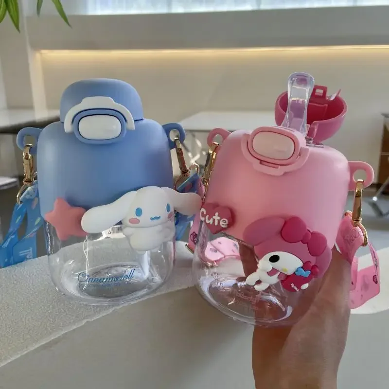 

Miniso Sanrio чашки для воды Cinnamoroll аксессуары Милая красота мультфильм аниме летняя пластиковая бутылка для воды игрушки для девочек подарок