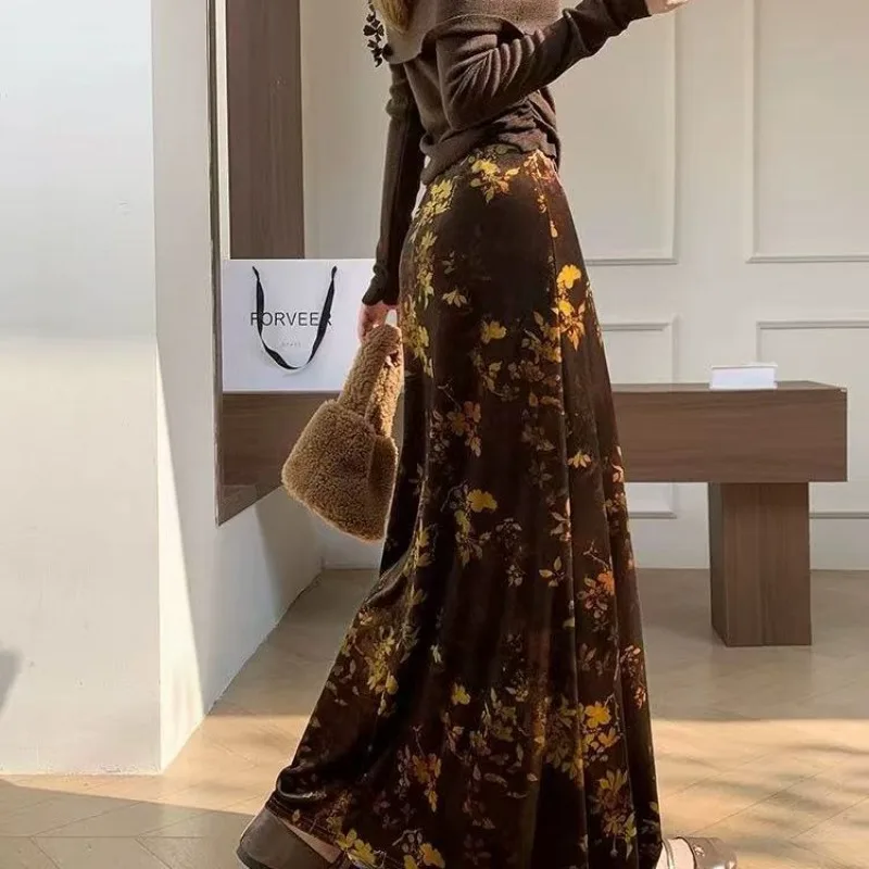 Retro Printed Velvet Skirt Autumn Winter Women's New Slim Temperament Long Hip-hugging Fishtail Skirt