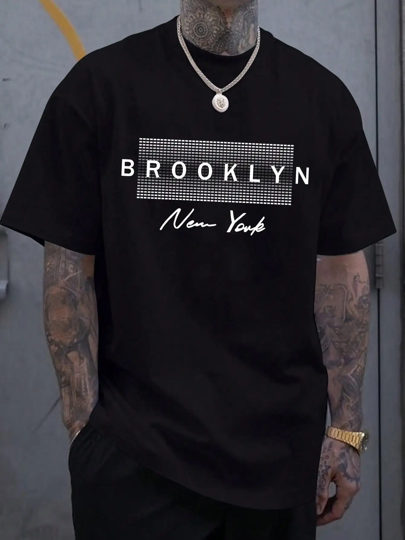 

Men's Black Graphic Print Round Neck Short Sleeve T-Shirt