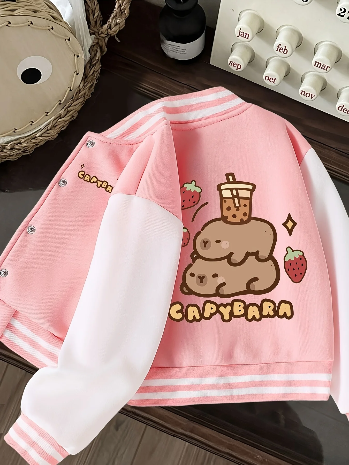 Girls' autumn and winter coat, children's short baseball jacket with capybara and pufferfish print, suitable for children over 3 years old, versatile clothing for home and outings