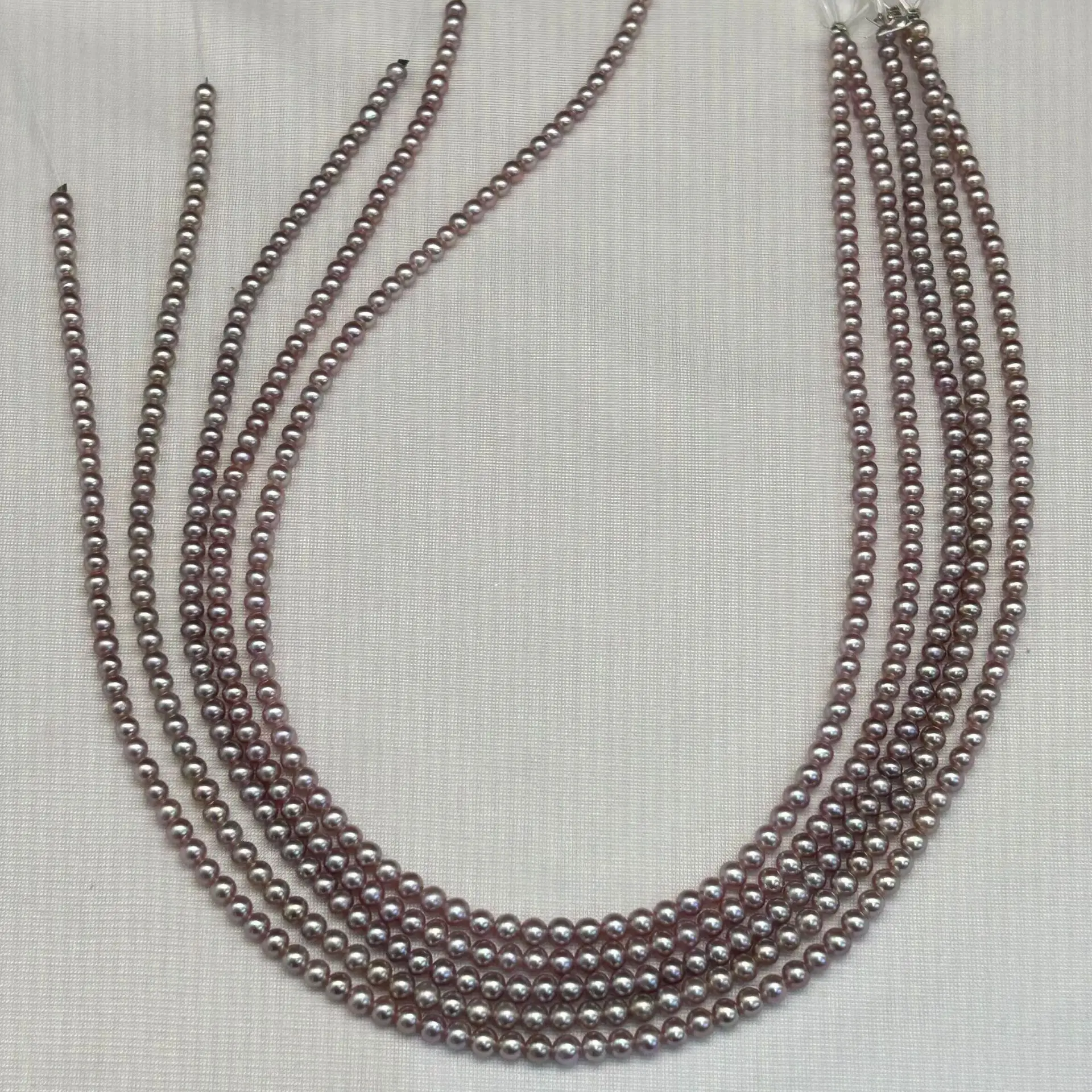 

Ожерелье из пресноводного жемчуга темного тона, 3-4 мм, фиолетовая почти круглая, с высоким блеском, почти бездоганная серебряная застежка 925 пробы
