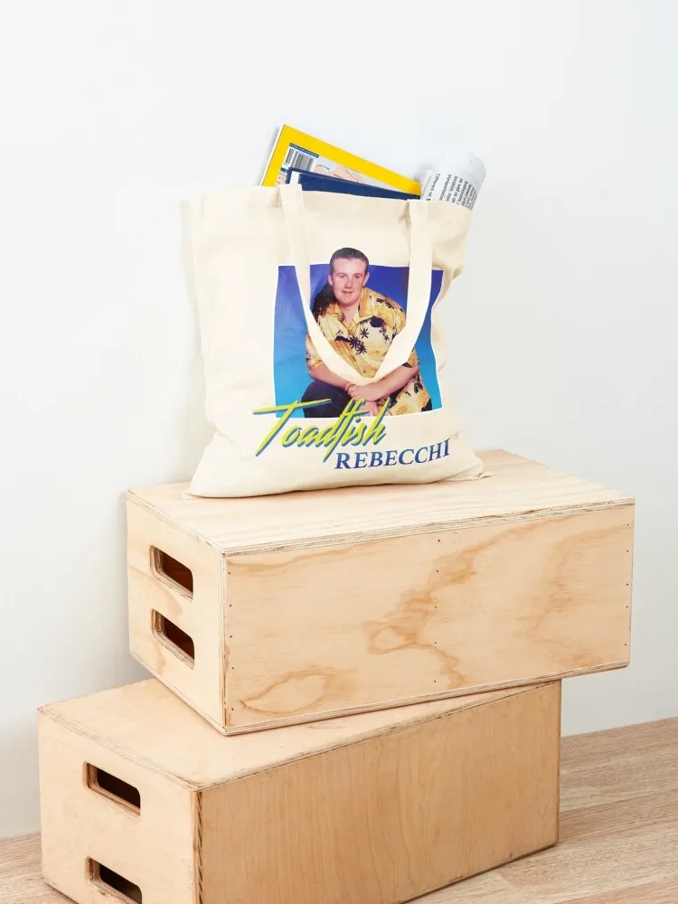 Toardie from Neighbours (Toadfish Rebecchi) - حقيبة حمل تي شيرت أساسية مطبوعة على طراز الثمانينيات