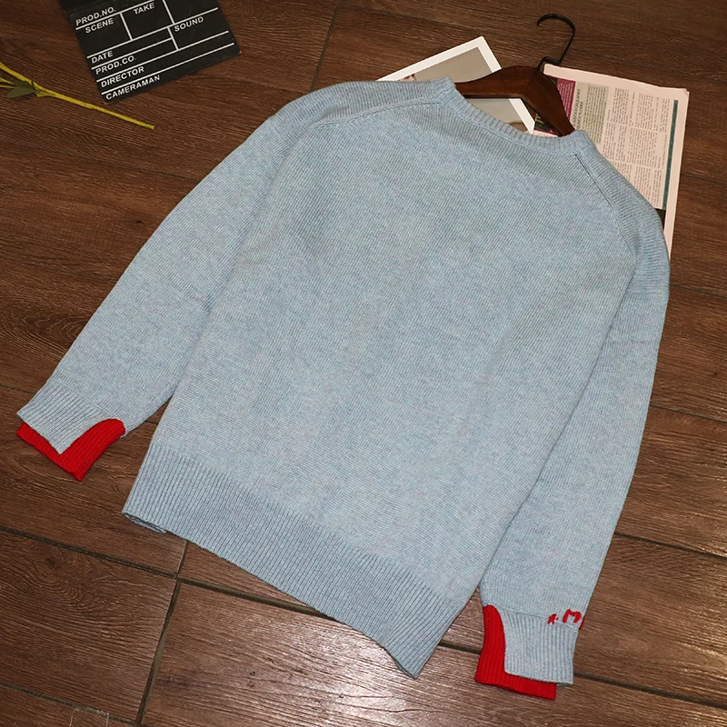 Jesienno-zimowy, ręcznie robiony sweter damski, luźny krój, haftowany napis Camere, litera ZV, serce, styl uliczny, długi rękaw.