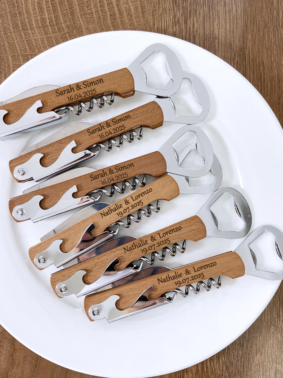 Wedding Keepsakes Personalized Wine Corkscrews Party Favors Gifts for Guests Custom Engraved Wooden Bottle Openers