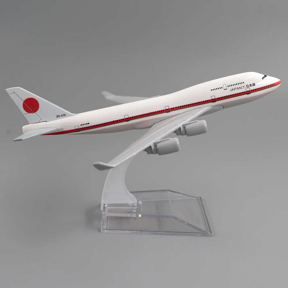 

1/400 Japanese Presidential Aircraft Boeing 747 Model 16cm B747 Alloy Airplane Toy for Gift Collection