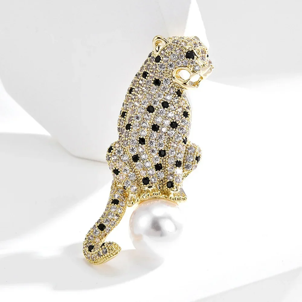 

Luxury Leopard Print Brooch for Women Men Jewelry Full Zircon Brooches Imitation Pearl Pin Wedding Party Dress Accessories