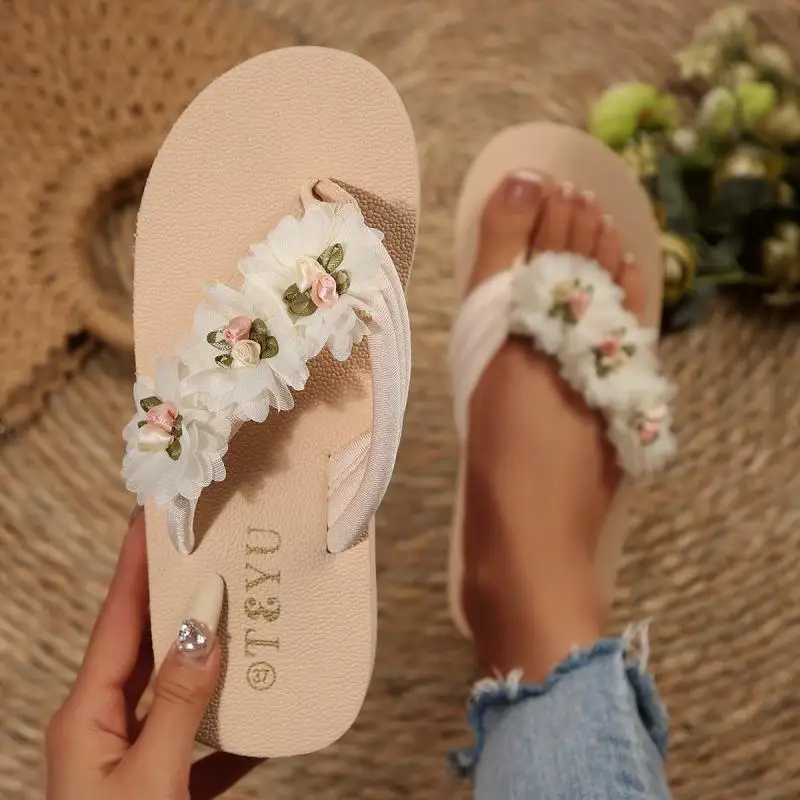 Übergrößen 42 Blumen-Dekor Dicke Sohle Flip-Flops Damen Sommer 2026 Leichte Keilabsatz-Pantoletten Damen Zehensteg-Strandsandalen – Detail 3