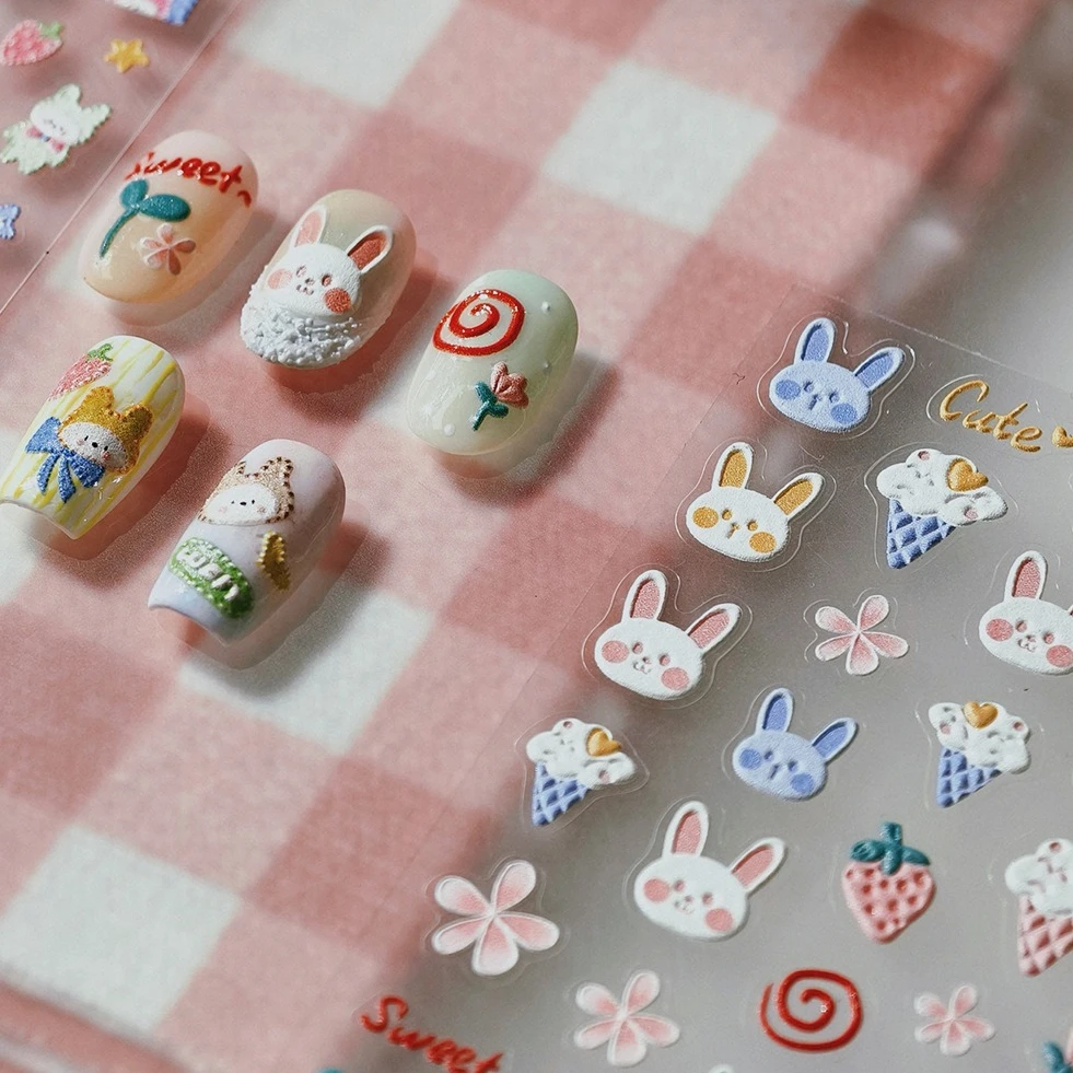 Urocze filcowe naklejki na paznokcie z króliczkiem, jabłkiem, koniczyną, gwiazdą, sercem, truskawką, kwiatem, futrzaną wiśnią, kokardką i motylem do manicure.
