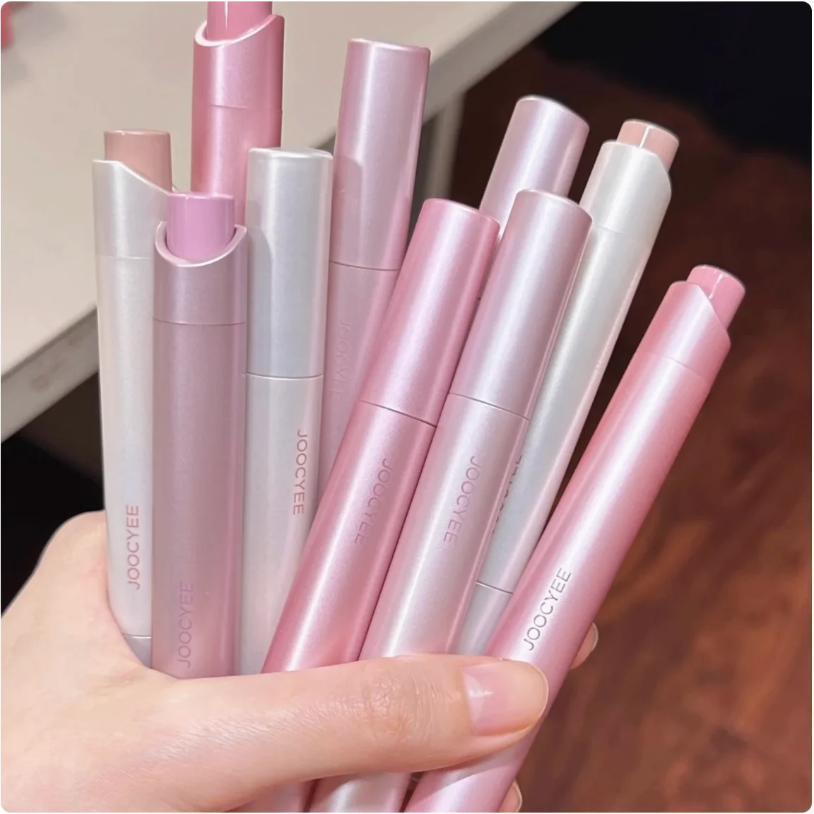 Joocyee بلسم ذوبان لامع يدوم طويلاً ملمع شفاه صلب أحمر شفاه روج طويل الأمد ملمع شفاه طبيعي عاري اللون أحمر شفاه مكياج