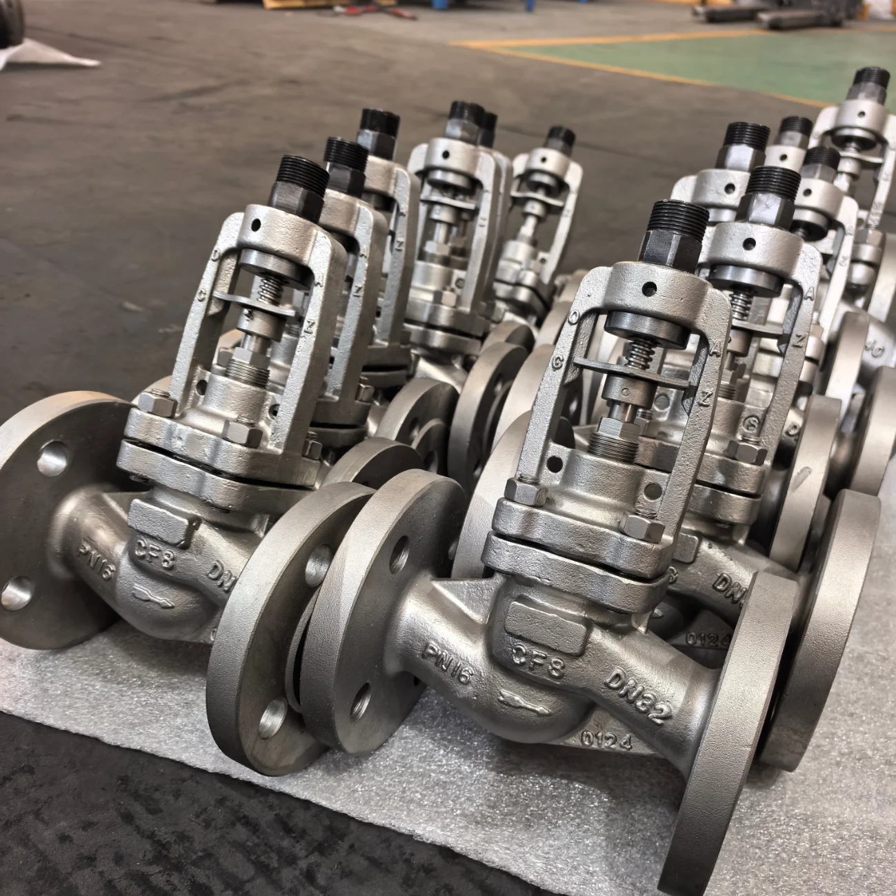 High temperature steam globe valve heat conduction oil cast steel flange globe valve