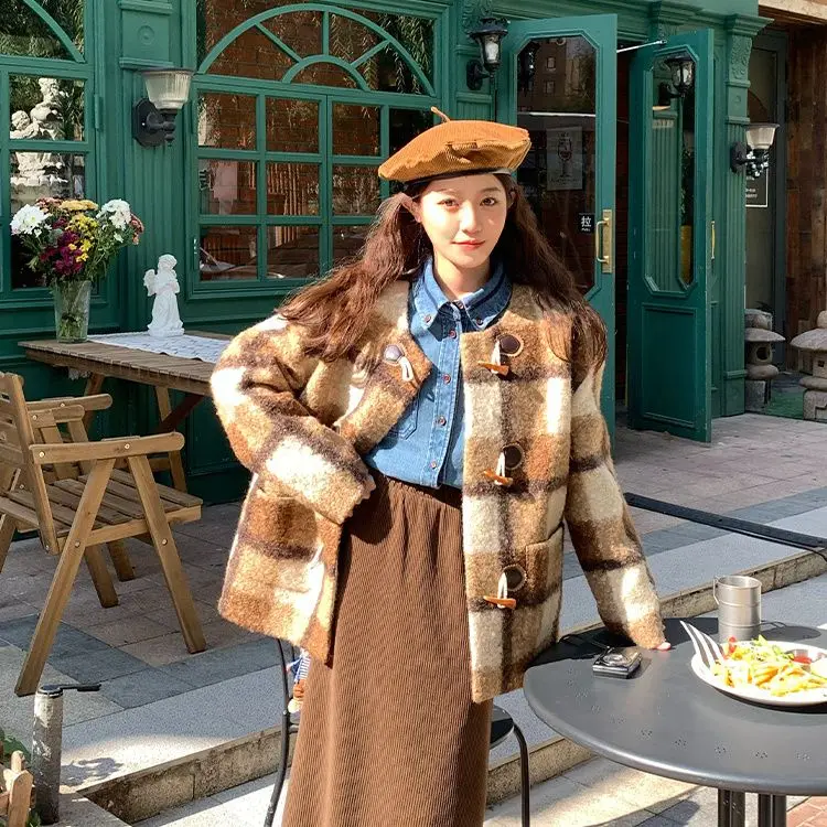 

Новое женское осенне-зимнее шерстяное пальто в студенческом стиле, клетчатая куртка на пуговицах, корейская свободная посадка