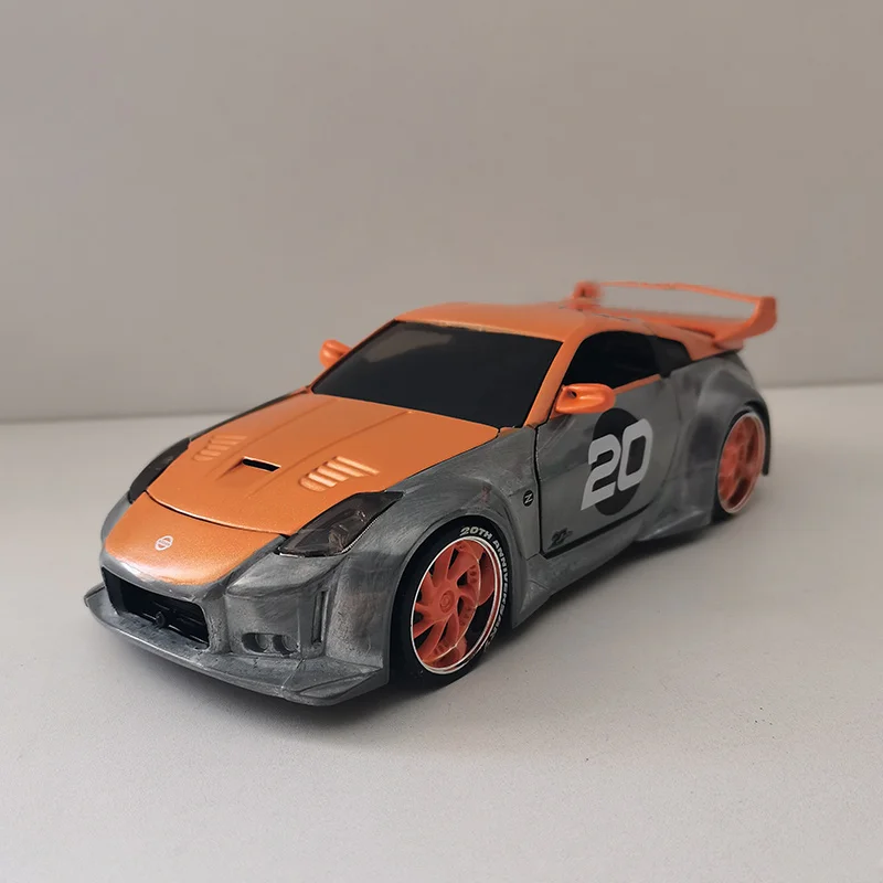 

Масштаб 1:24, серия 20th Anniversary, 2003 Nissan 350Z, литая под давлением миниатюрная игрушечная модель автомобиля, коллекционные сувениры
