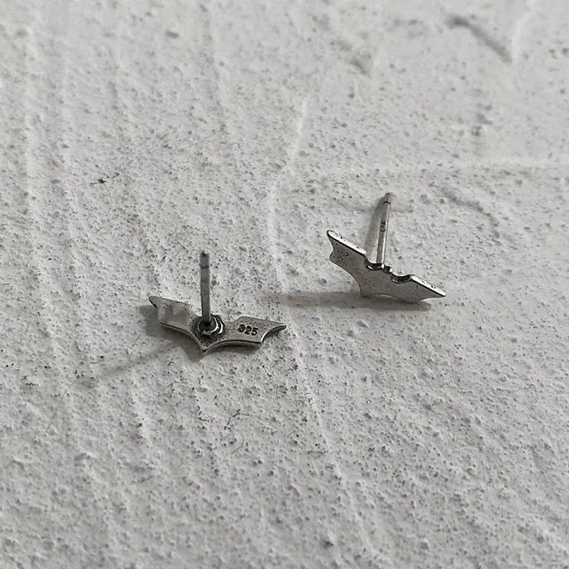 أقراط باتمان الكرتونية المتحركة DC للرجال والنساء، مجوهرات عصرية وبسيطة ومتعددة الاستخدامات وفريدة من نوعها وأنيقة وعصرية للزوجين