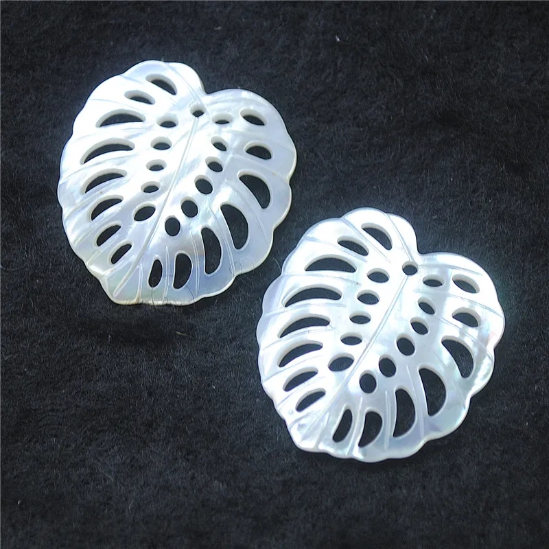 

2PCS Saltwater Shell Pendants Natural Mother Of Pearl Carving Leaf 23X24MM White Colors Wholesale Price Free Shippings