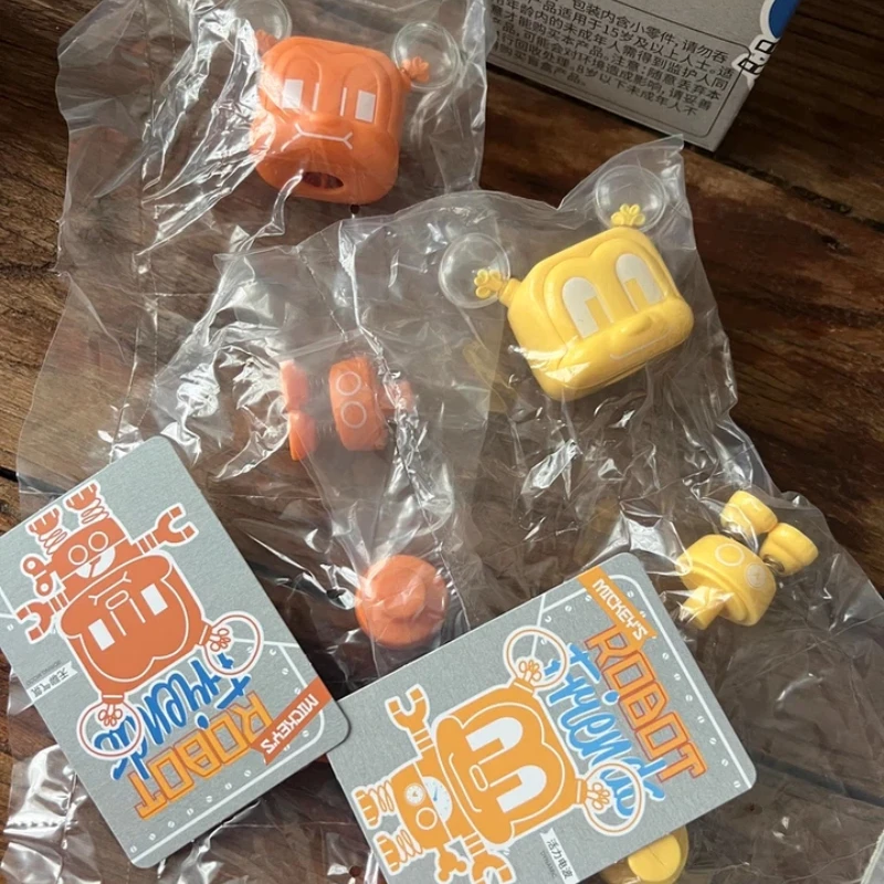 Popularne minisery Disney Anime Mickey Series Robot Blind Box Ręcznie robione, urocze figurki z kreskówek, idealne na urodziny, urocze prezenty