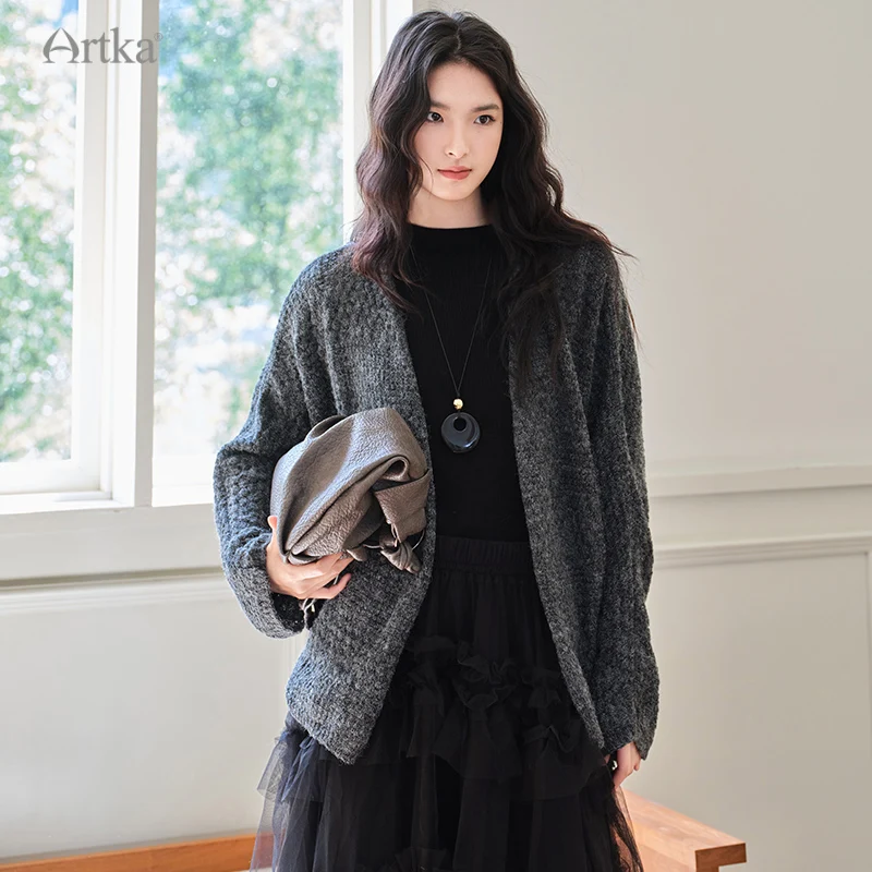 

ARTKA 2025 Autumn New Women Cardigan Elegant Casual Wool Knitted Long Sleeve Sweater Loose Lazy Style Cardigan Coat WB32053Q