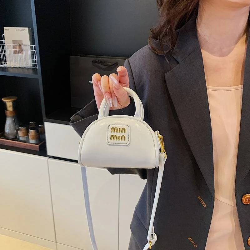 

Classic Designer Paris Fashion Luxury Tote Bag Large Capacity For Elegant Women Commuter Use