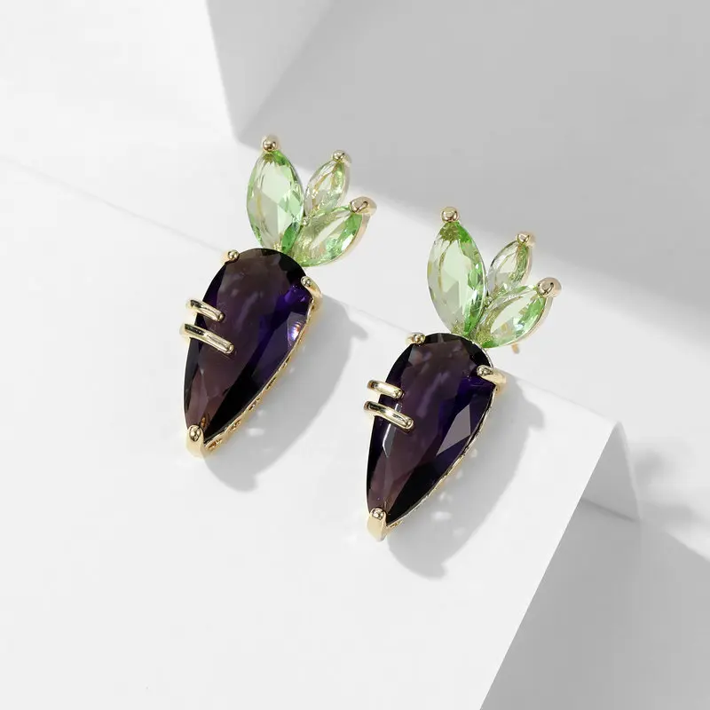 Coração feminino, brincos de frutas simples, design moderno e de nicho, brincos de cenoura de zircônia sofisticados e transparentes