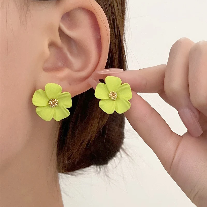 Trendy White Flower Stud Earrings for Women Candy Color Single Layer Gardenia Earrings Party Small Jewelry Green Yellow Black