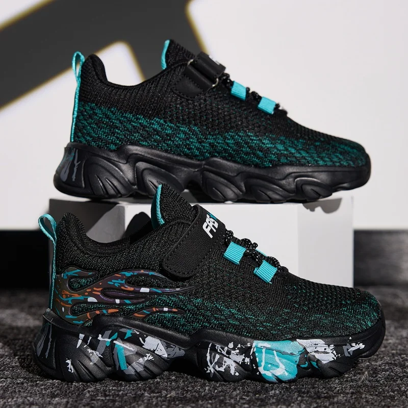 

A pair of children's four-season mesh sports shoes, soft-bottomed, comfortable and lightweight running shoes, size 28-39，WK-966