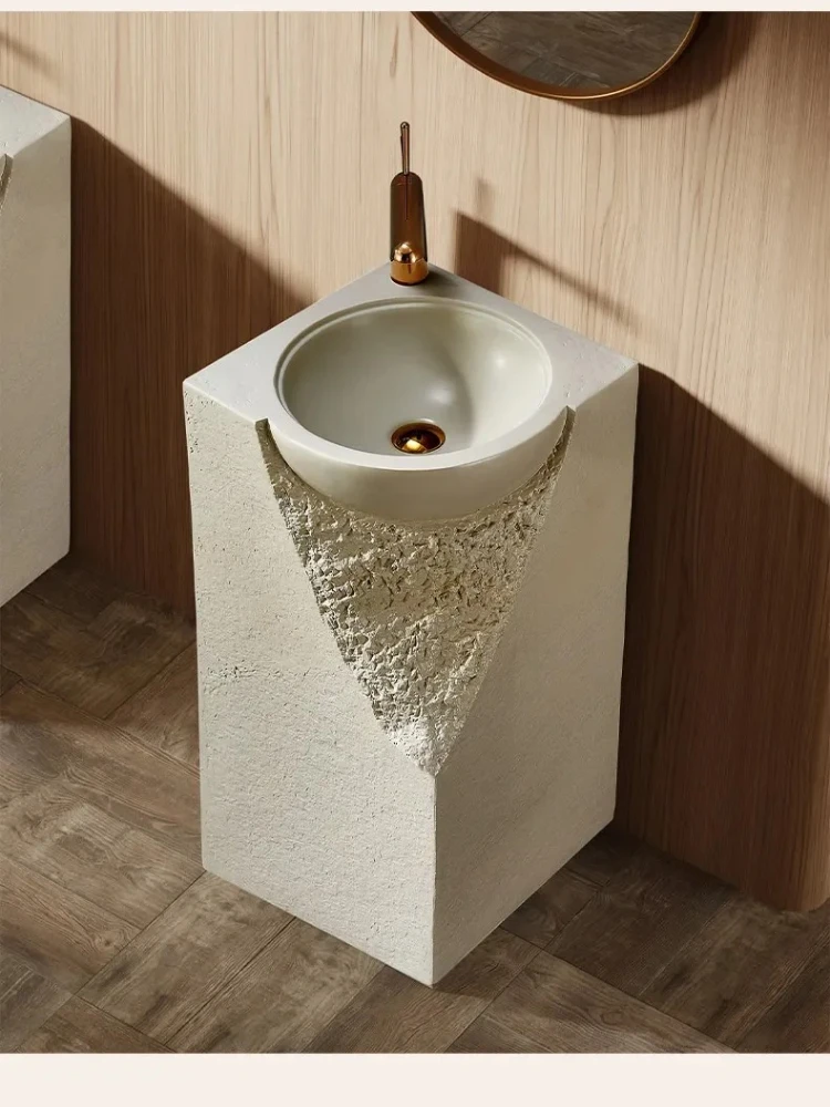 A  wabi-sabi style outdoor column basin floor-to-ceiling art creative vertical wash basin toilet column washstand