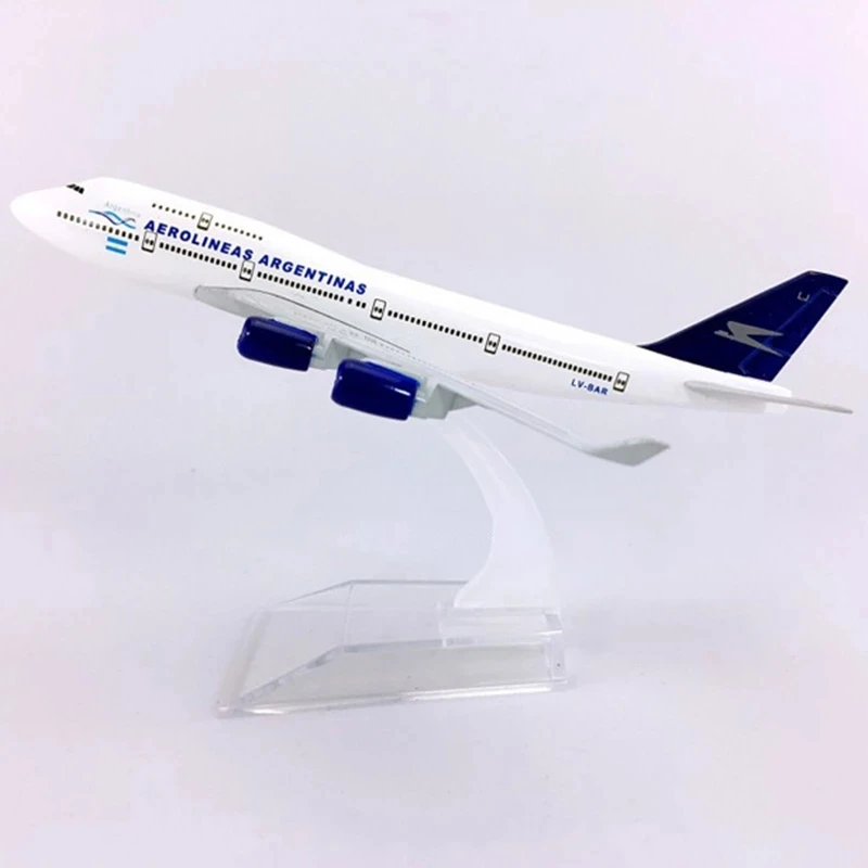 16CM Alloy Aircraft Model 1:400 Boeing B747-400 Model Argentine Airlines Landing Gear Airbus Metal Airplane Display Toys Plane