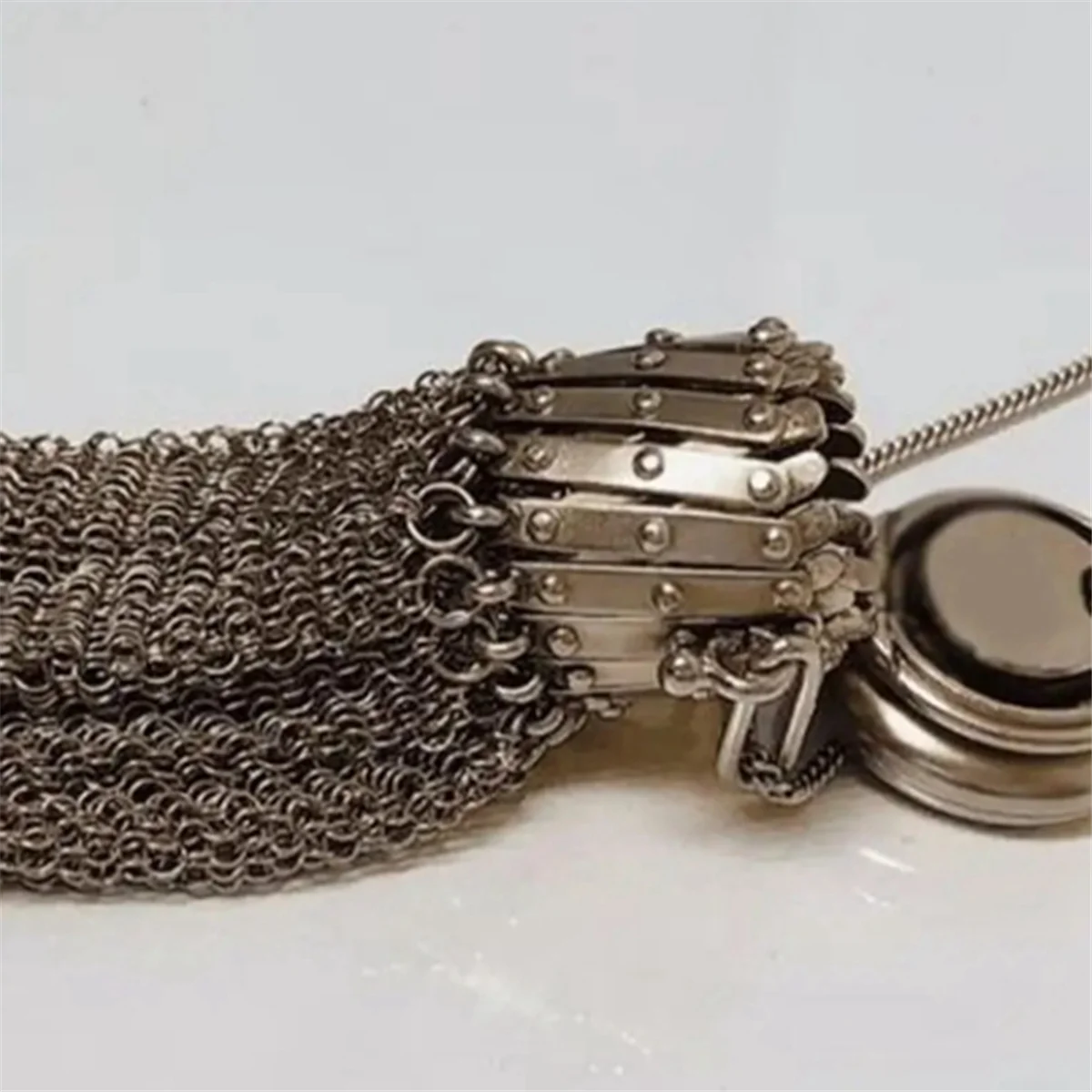 ABQR handgemaakte jaren 1920 Engelse portemonnee, Victoriaanse zilveren twist deksel poort mesh portemonnee Victoriaanse sterling zilveren muntzak A