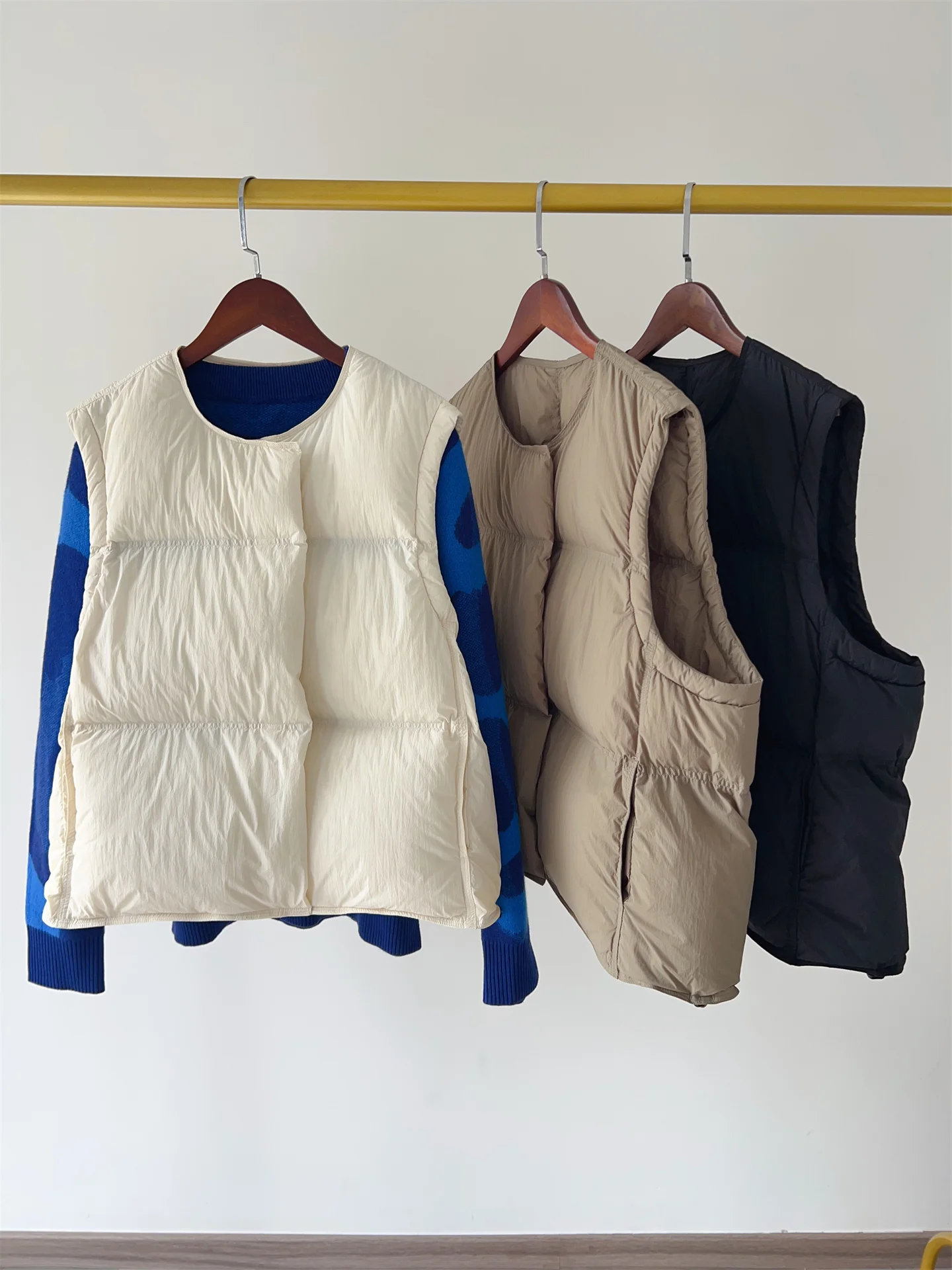 

Women's Puffer Vest Thiened down round Ne ort Bread Sle Loose Fit White Du Feather Warm Autumn Winter Faion